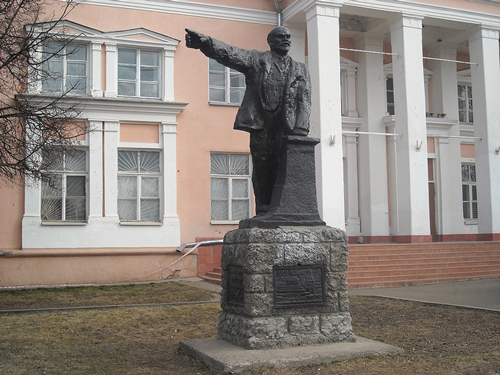 Lenin in Pereslavl-Zalesskiy - photo by kudinov_dm / flickr.com/photos/lenin_monuments/4738372018