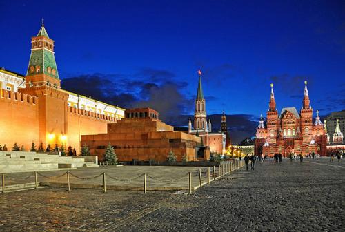Red Square and Mausoleum - photo by Dennis Jarvis/ flickr.com/photos/archer10/4144501362