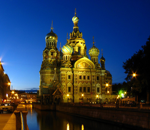 Savior on the Spilled Blood Church at night in St. Petersburg - photo by thisisbossi / flickr.com/photos/thisisbossi/3917436383