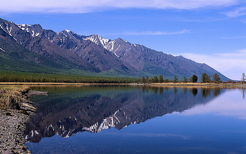 Sayan mountains and lake Baikal - photo by miquitos / flickr.com/photos/12333120@N00/3679966316