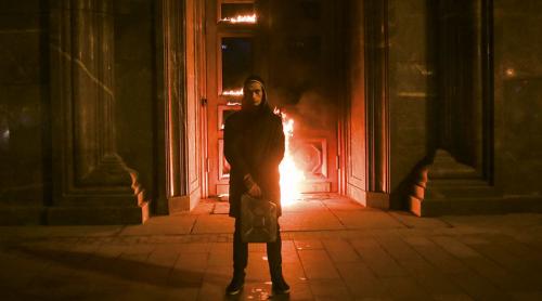 Petr Pavlensky sets the Russian security service KGB door on fire