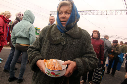 A woman selling Pirozhki at the Trans-Siberian - photo by Paul Schoen - www.paulschoen.com