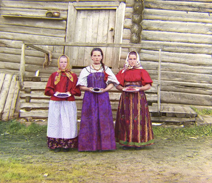 Russian peasant girls - photo by Sergey Pokudin-Gorsky 