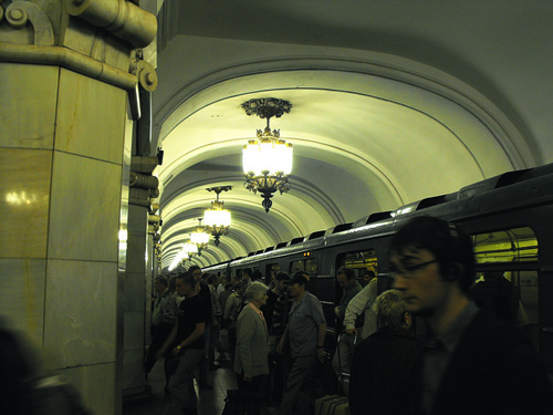 Going to work in Moscow Metro - photo by Leon Yaakov / flickr.com/photos/106447493@N05/15726929513