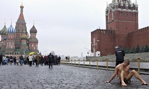 Petr Pavlensky nailed his testicles to the Red Square - photo Reuters