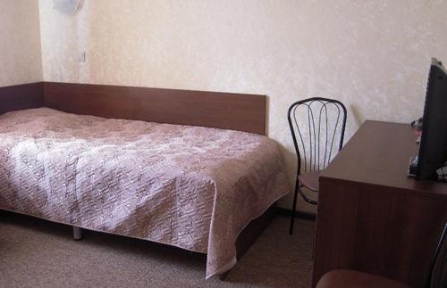Simple single room in Hotel Vladimir