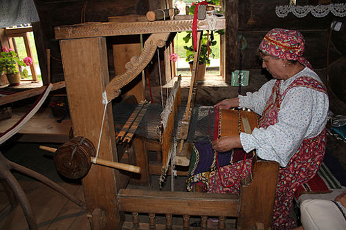 Workshop in the peasant house. By Lyashko Irina/Wikimedia Commons