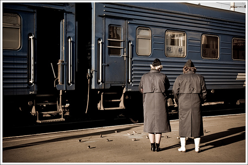 Russian train conducts (provodnitsy) / Photo by eyedeaz@FlickR