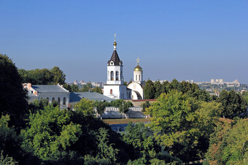 Convent in a park in Vladimir, Golden Ring - photo by Alexxx Malev /flickr.com/photos/alexxx-malev/7937259964